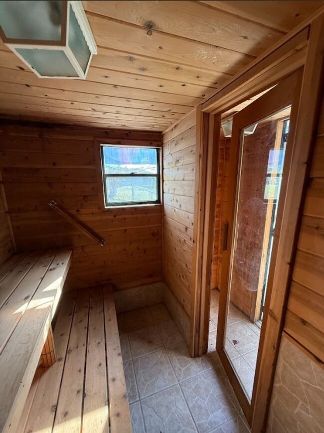 Building Photo - 10081 SW 95th Ave