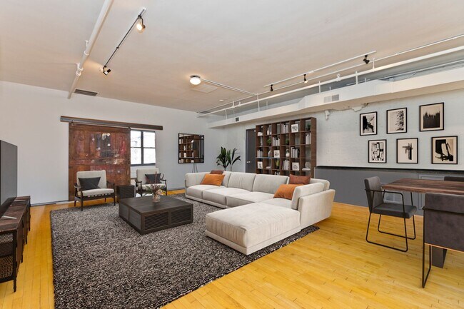 Building Photo - 2013 W Division