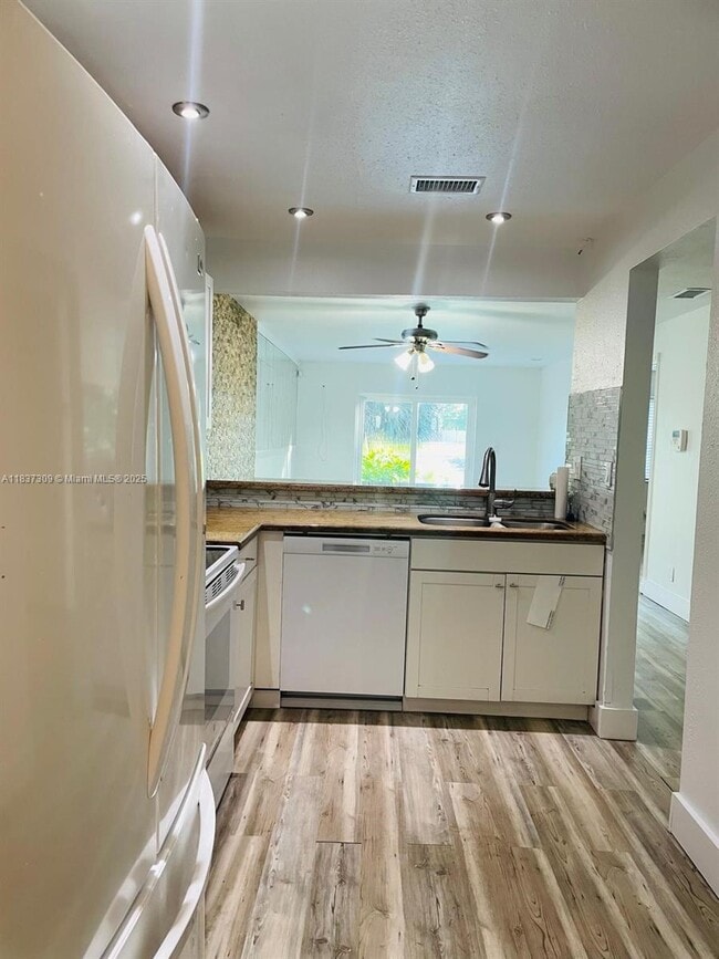 Building Photo - 8084 NW 41st Ct