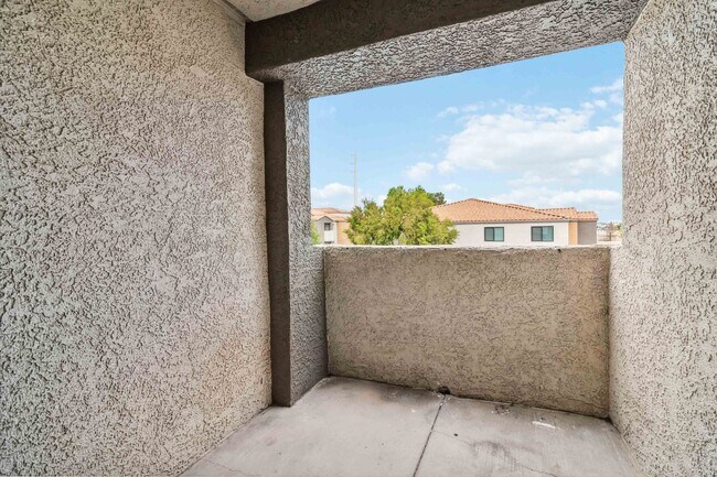 Building Photo - Updated 3 Bedroom Condo in Desert Shores V...