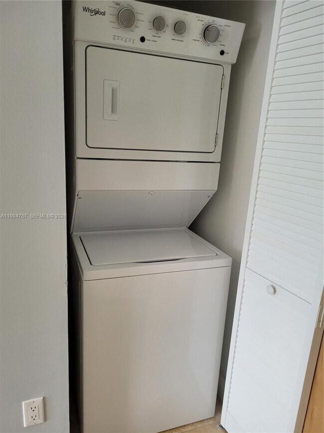 Building Photo - 350 S Miami Ave