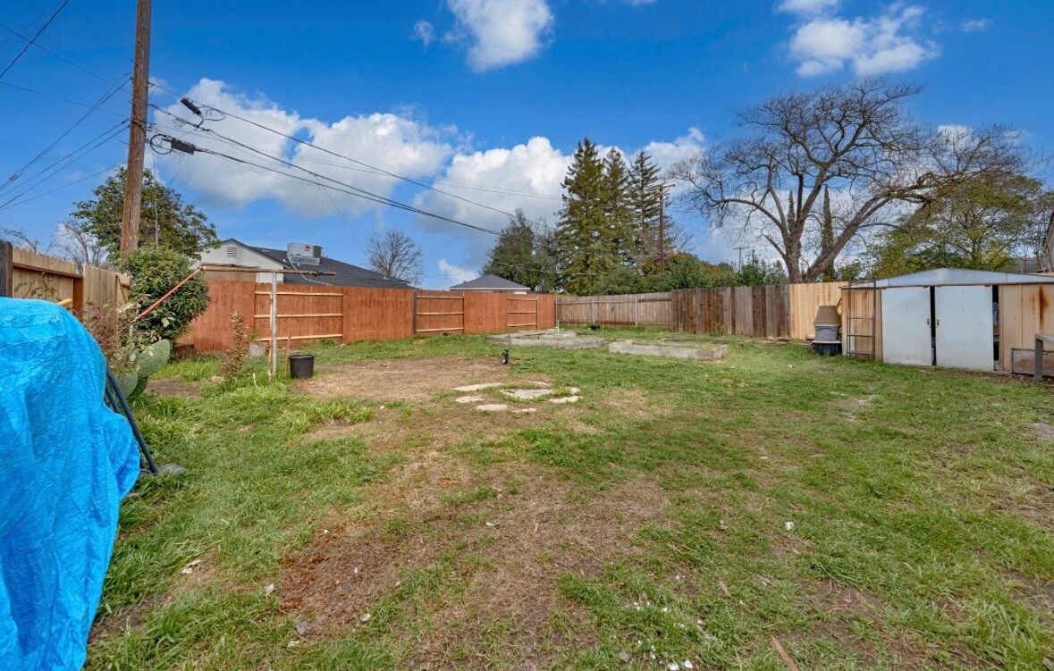 Building Photo - 4205 Lyle St