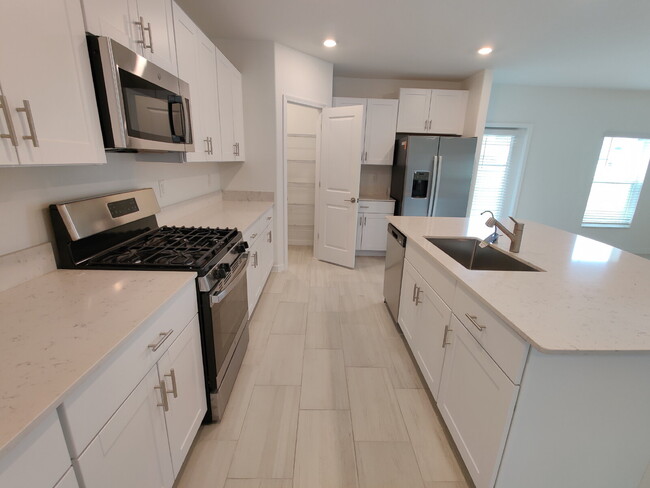 Building Photo - Spacious 5-Bedroom Home with First-Floor Owner's Suite in Land O' Lakes