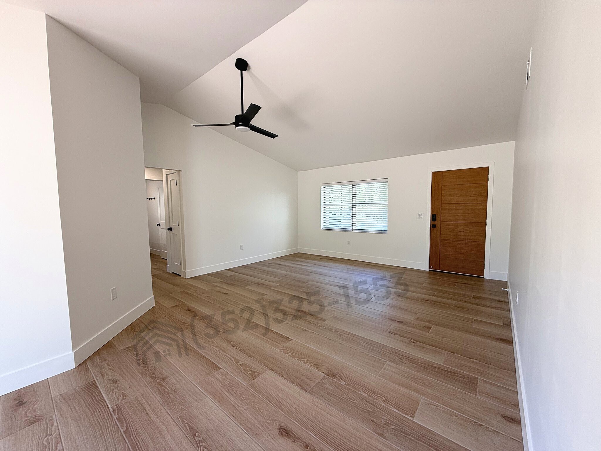 Building Photo - 3276 E Crown Dr