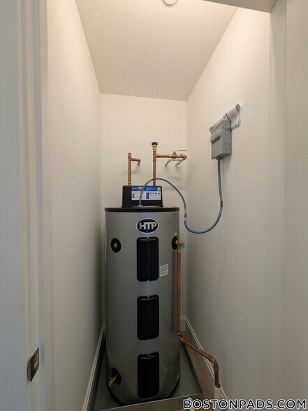 Building Photo - 1079 Commonwealth Ave