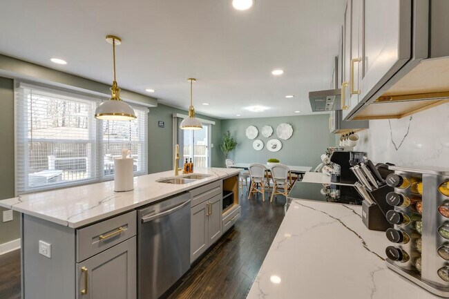 Building Photo - 500 Shelfar Pl