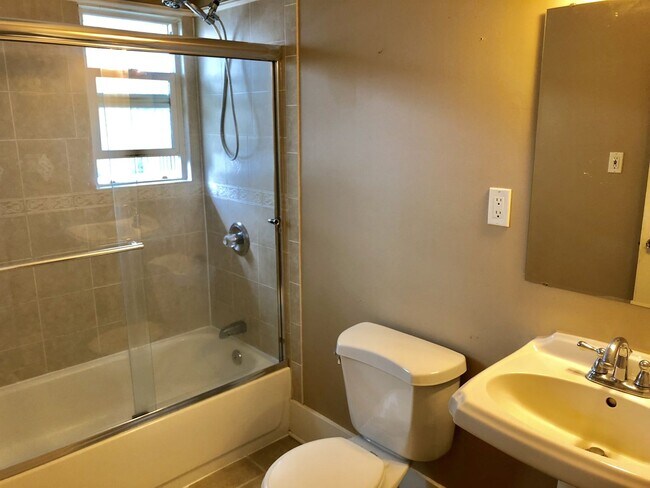 Building Photo - Gorgeous NE Portland Home!