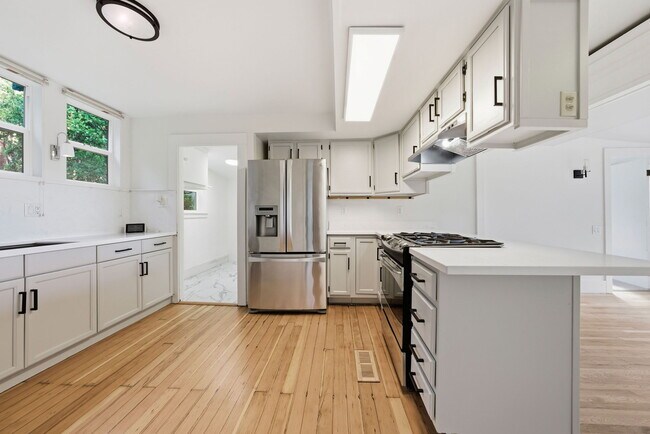 Building Photo - 5100 Leona St