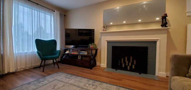 Building Photo - Giannakis Duplex