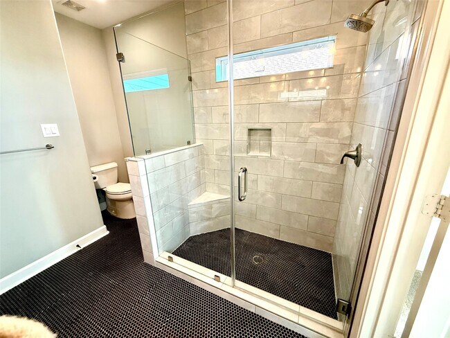 Building Photo - 9206 Anna St