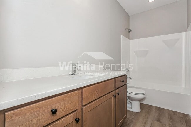 Building Photo - 4 bed / 2 bath - Move in ready!!!