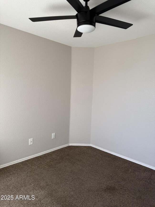 Building Photo - 678 W Kingman Loop