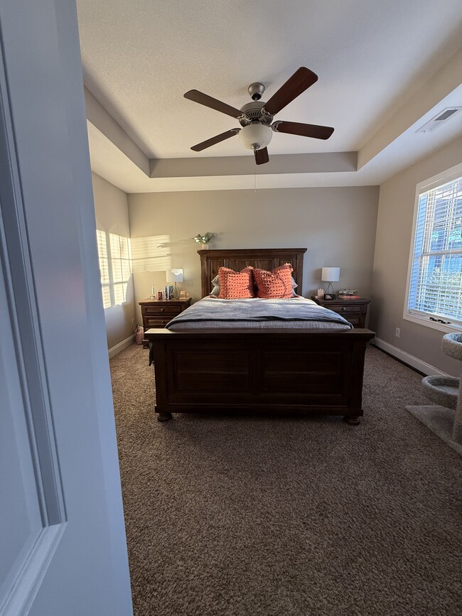 Building Photo - 607 Hollow Crst