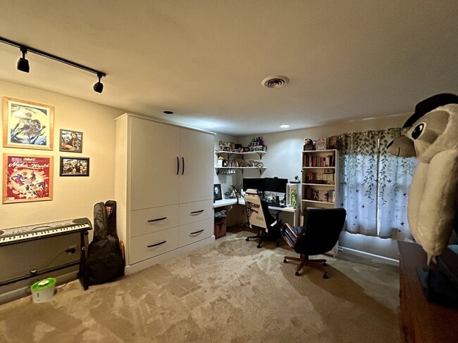 Building Photo - 3565 Dandelion Cres