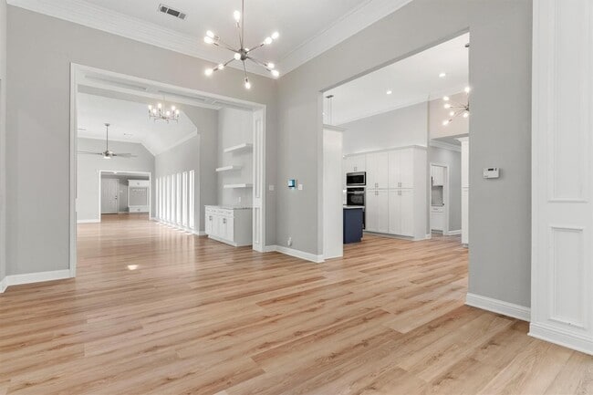 Building Photo - 209 Carriage Hill Ln