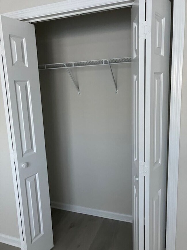 Building Photo - 908-C