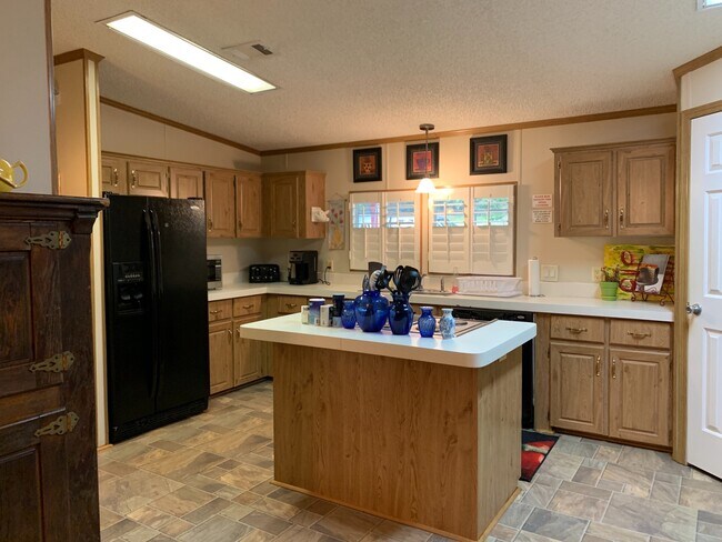 Building Photo - Furnished spacious 3/2.5 home. Corporate a...