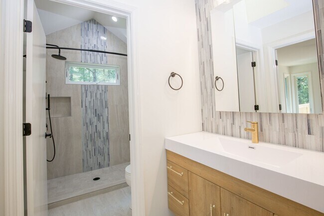 Building Photo - Coming up in September!!!!!Lakefront oasis...