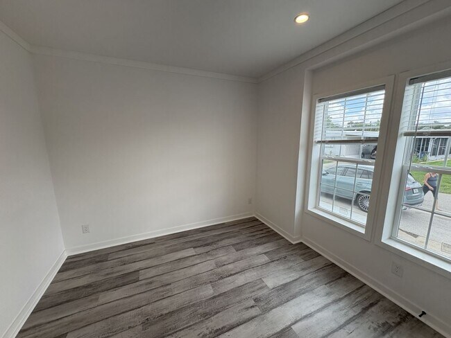 Building Photo - 3055 Lamplighter Dr