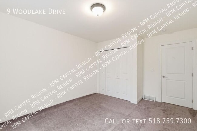 Building Photo - 9 Woodlake Dr