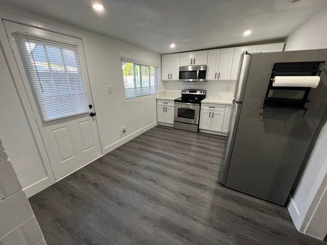 Primary Photo - 40585 Sanalamar Dr