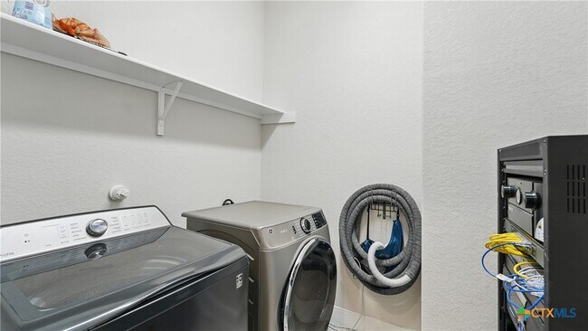 Building Photo - 1606 Folk Victorian Rd