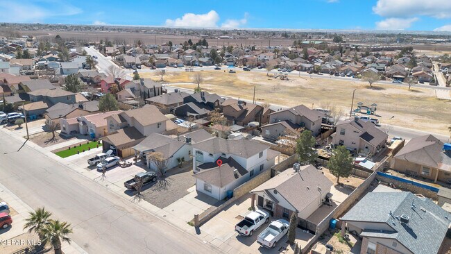 Building Photo - 10400 Valle Koki Dr