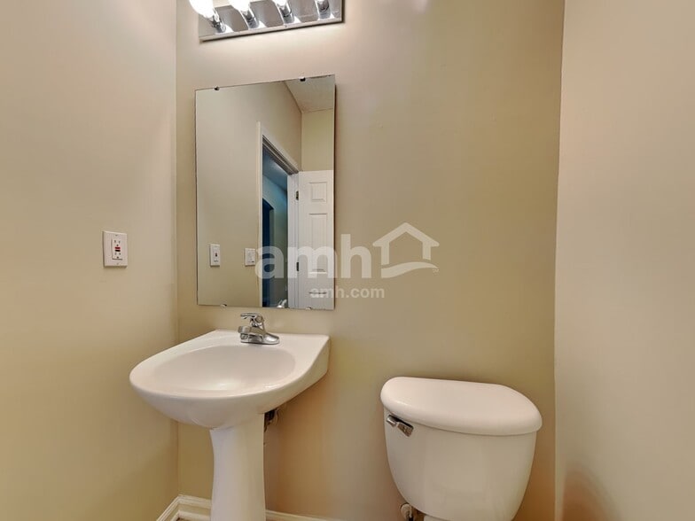 Building Photo - 8420 Candlewood Cove Trl