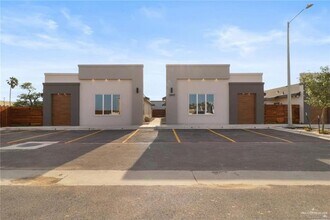 Building Photo - 11 Jessica Ln