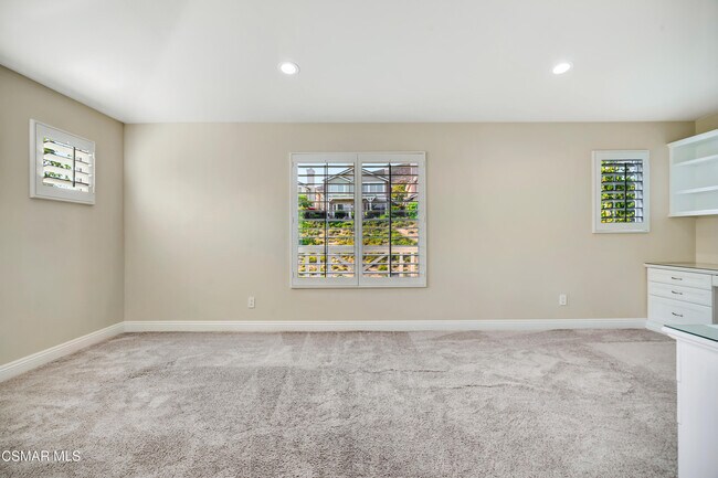 Building Photo - 3044 Ferncrest Pl