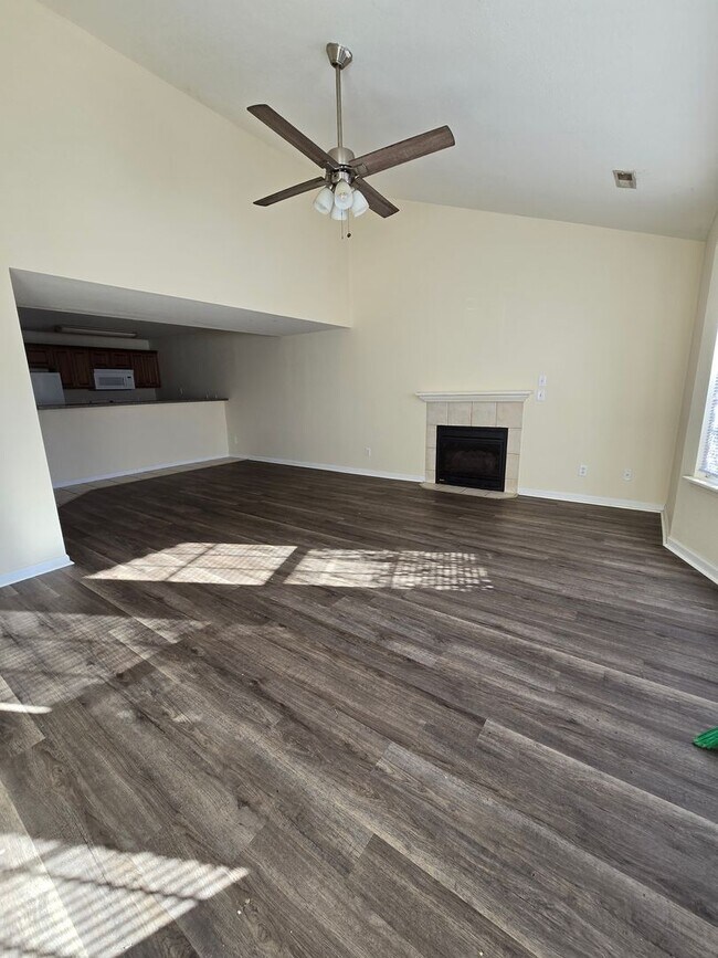 Building Photo - 5505-5507 Volunteer Dr.