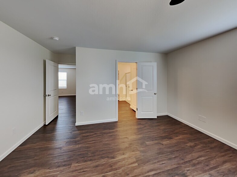 Building Photo - 5023 Highland Crest Dr