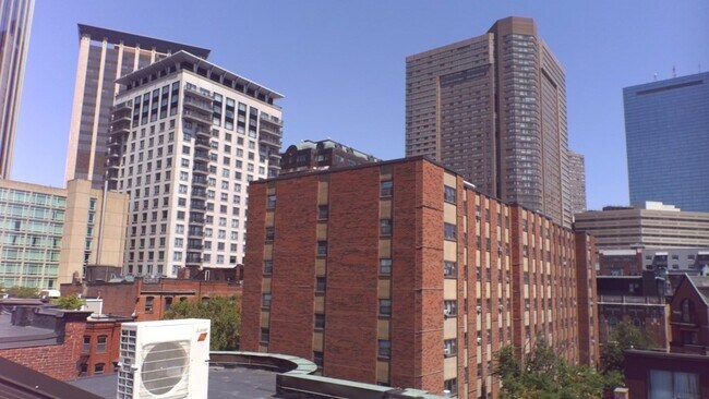 Building Photo - 11 Follen St