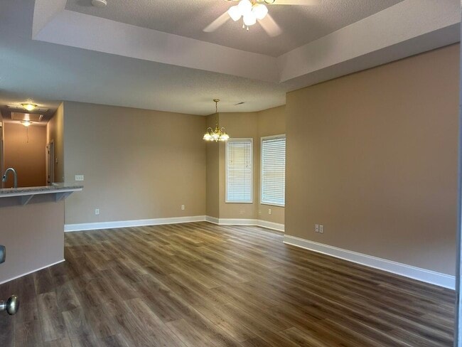 Building Photo - 3421 Beacon Dr