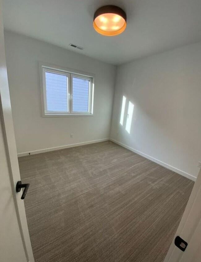 Building Photo - Single Family HOME with 3 Bedrooms 2 1/2 B...