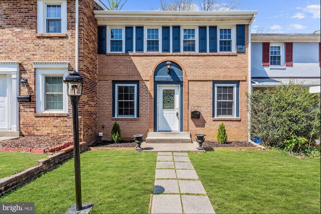 Outside Entrance 1 - 1420 Deerfield Ln