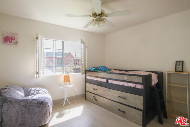 Building Photo - 2223 W 78th Pl