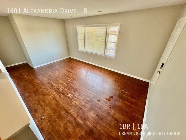 Building Photo - 1601 Alexandria Dr