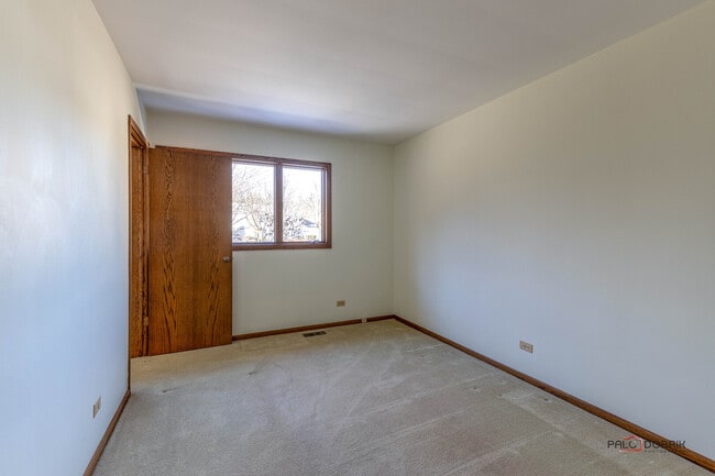 Building Photo - 2450 Chas Dr
