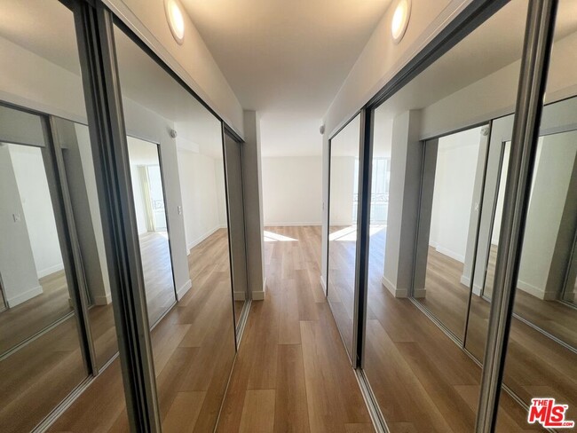 Building Photo - 10390 Wilshire Blvd