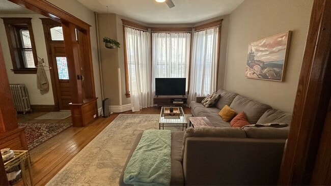 Building Photo - 155 E 12th St