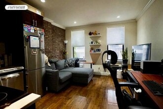 Building Photo - 254 W 15th St