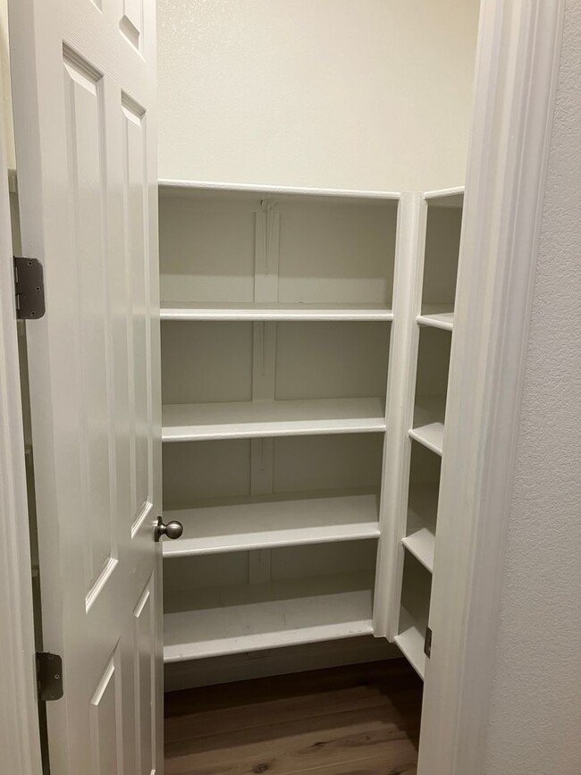 Building Photo - 1977 Apiary Wy