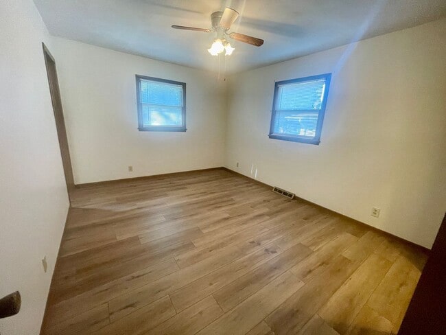 Building Photo - 3269 N Weller Ave