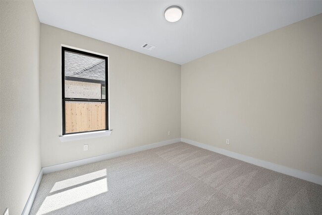 Building Photo - 233 Trapper Creek Dr