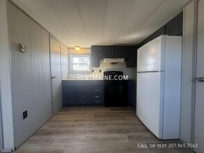 Building Photo - 513 Main St