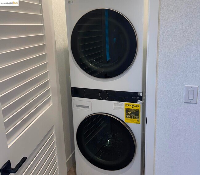 Building Photo - 470 Trellis Wy