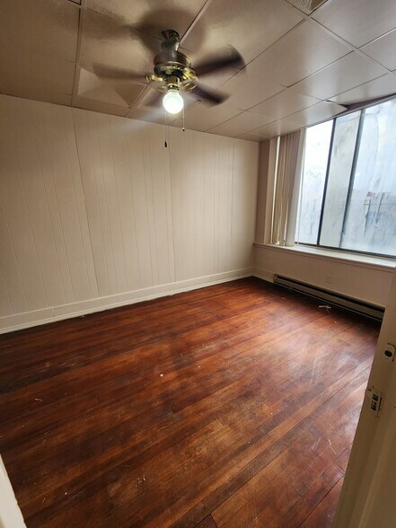 Building Photo - 321 N Main St