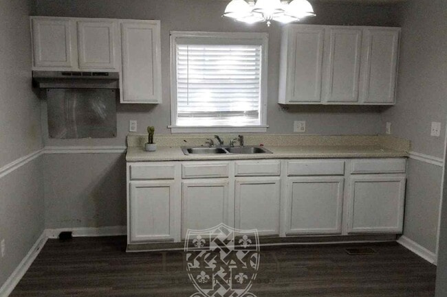 Building Photo - 330 Vivelle Ave