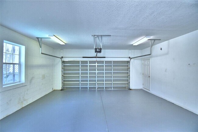 Building Photo - 1111 Oscar Square